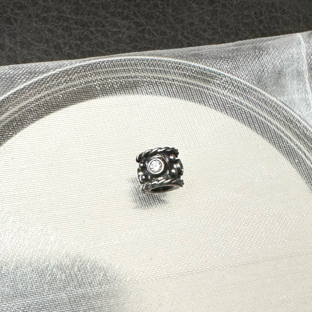 Pandora Oxy Crown charm